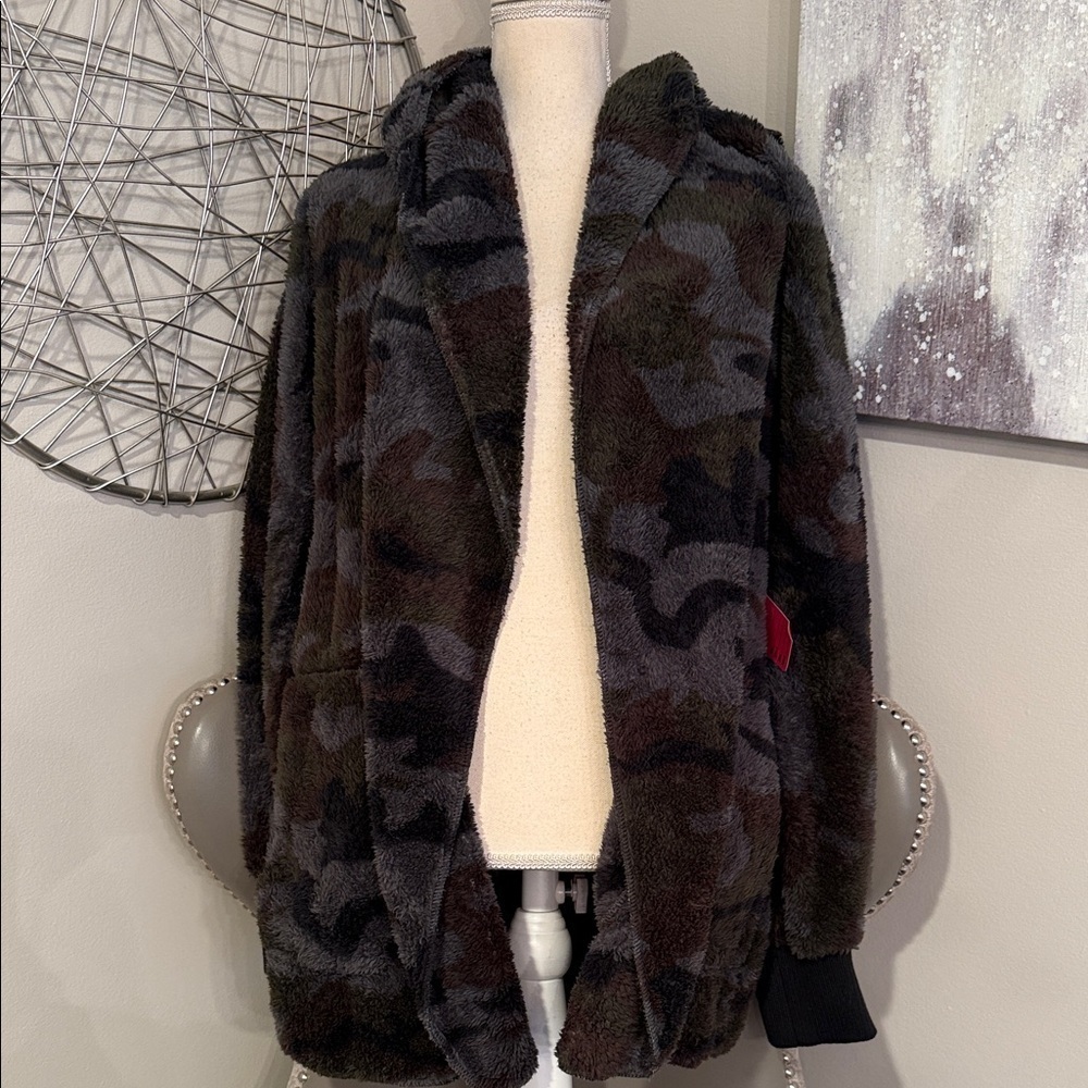 Hem & Thread Camouflage hooded sherpa Jacket with pockets
